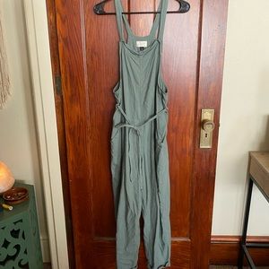 Green linen overalls 🍃